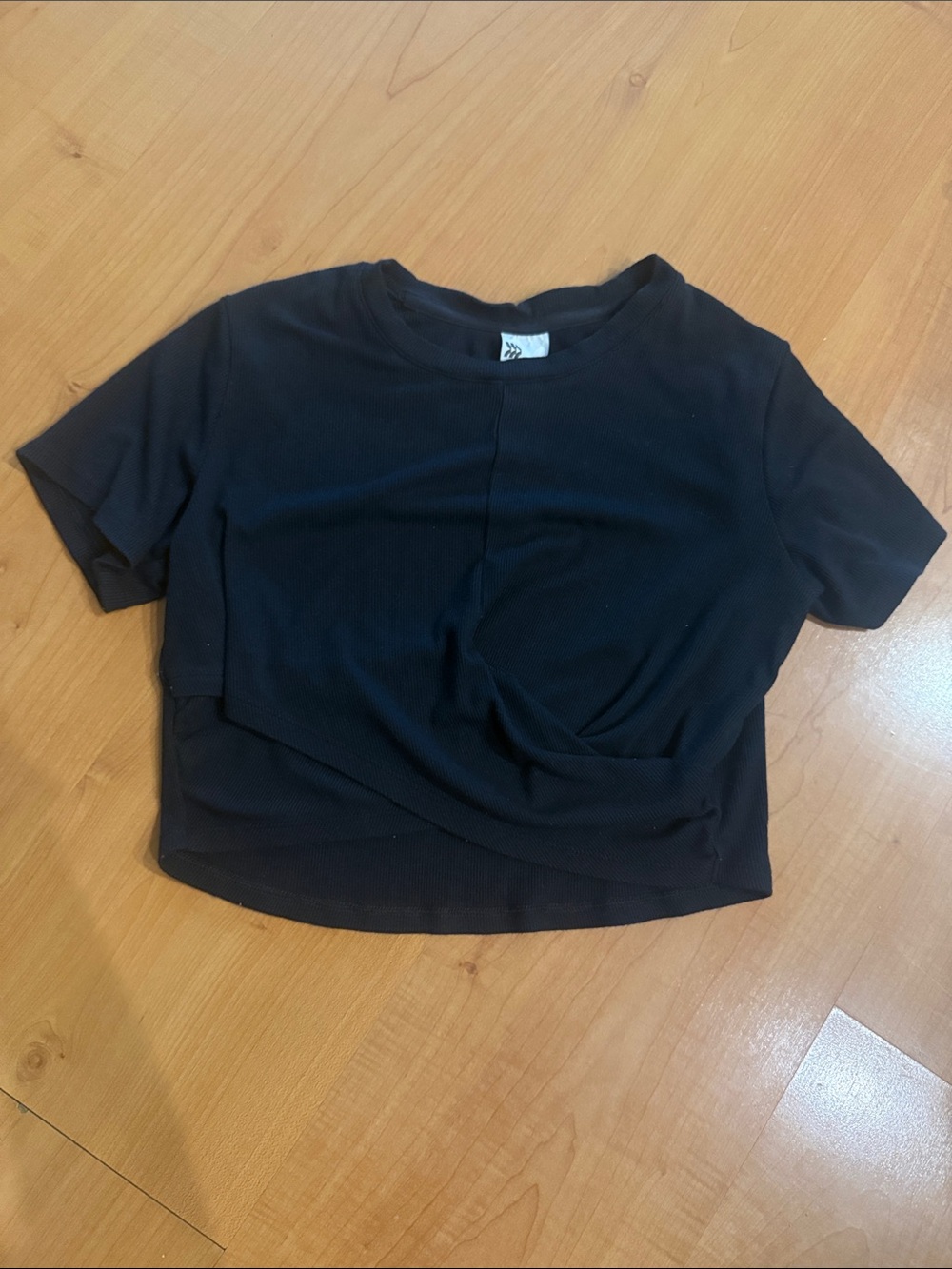 all in motion Black Twist-Front Short Sleeve Crop Top